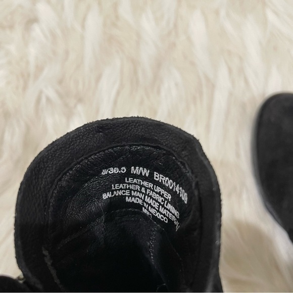 Women’s Born Montoro Black Distress Leather Boots 6 US! - Picture 9 of 14